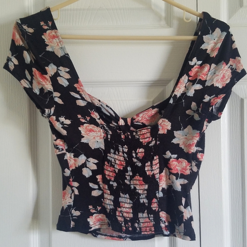 PINS & NEEDLES Black Floral Crop Top Small UO NWT - Picture 2 of 9
